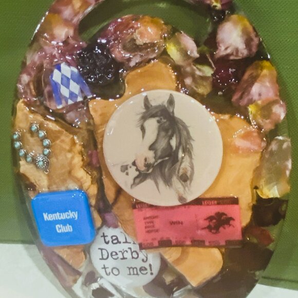 Derby Horse Chacutarie Board - Picture 1 of 2